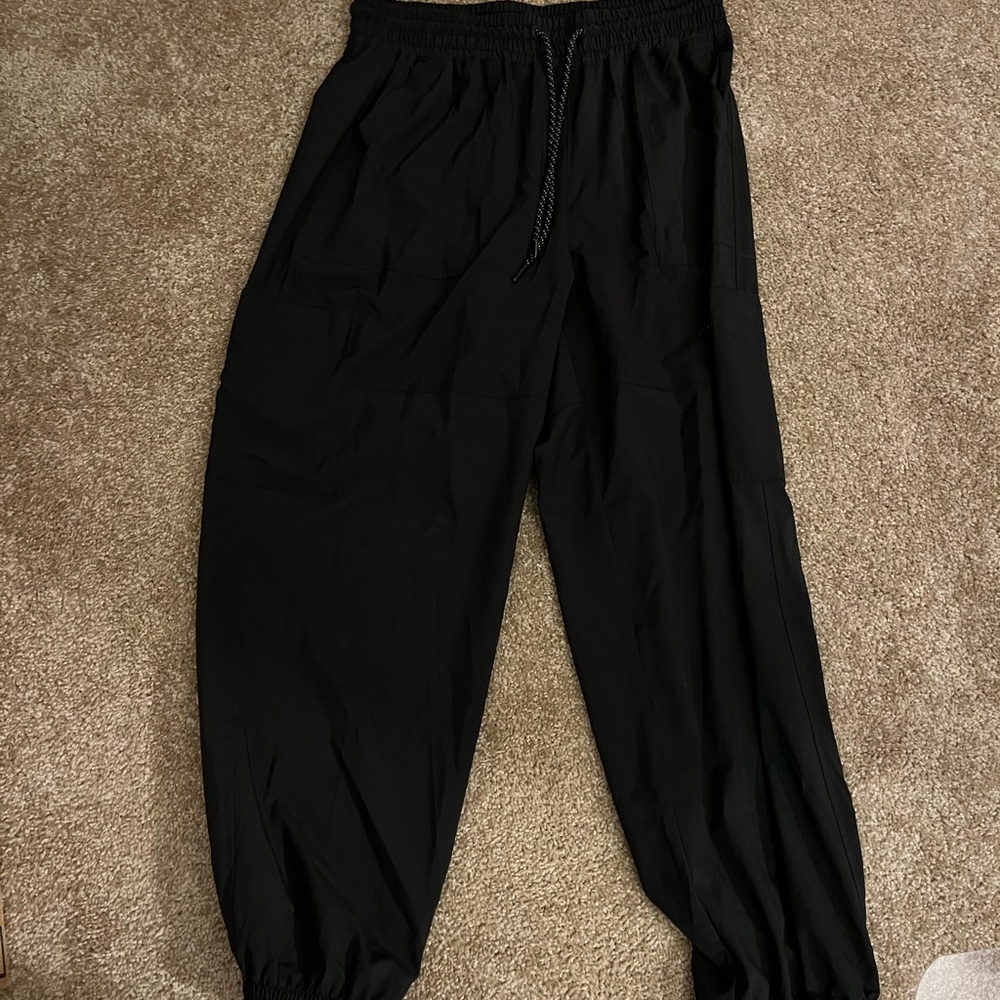 Black Wind/Cargo Pants